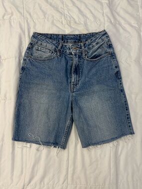 Social Tourist Women's High-Rise Raw Hem Denim Shorts